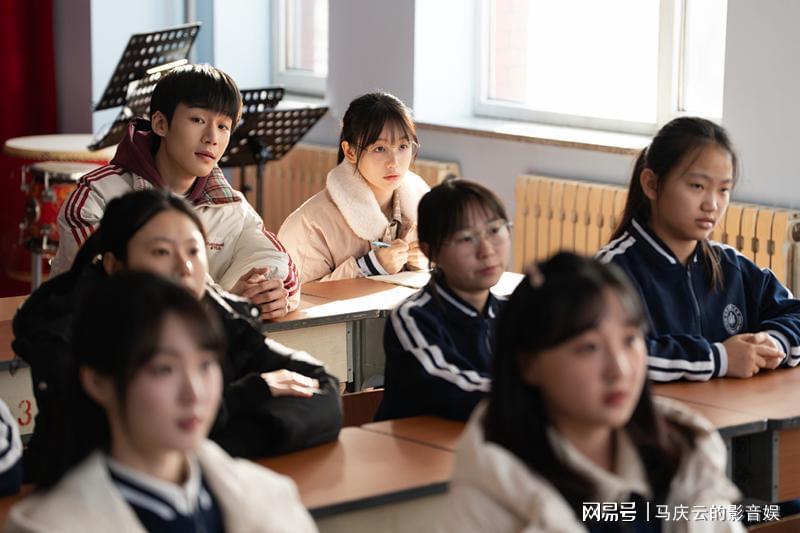 《三人行》首播，设定有趣，但桥段编排和马天宇表演，双重无趣封面图